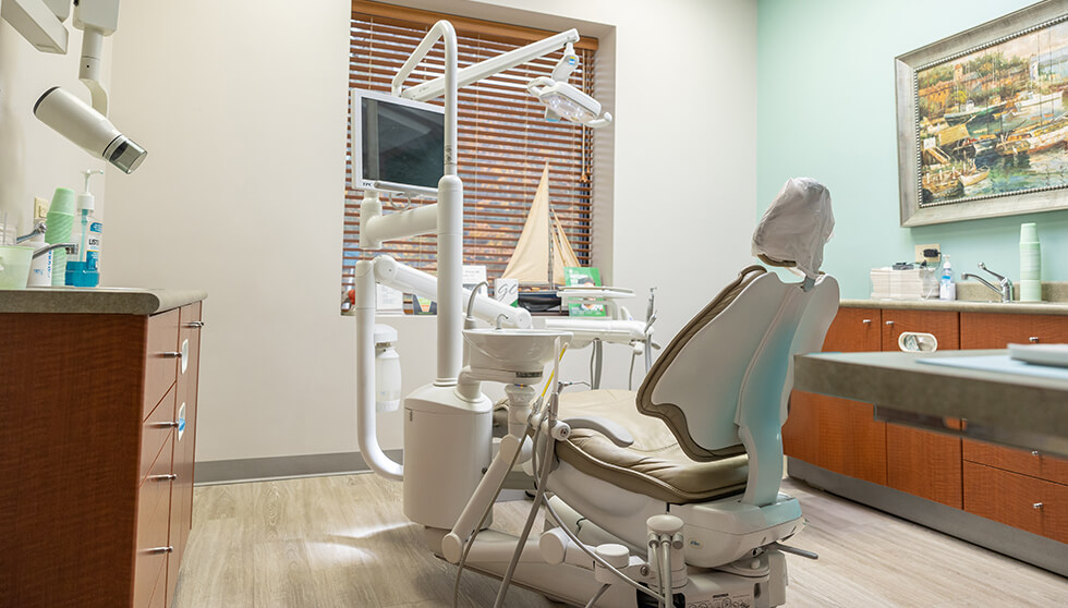 Dental treatment room with white walls